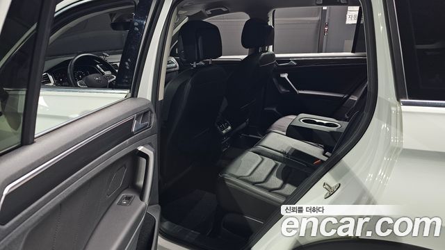 Volkswagen Tiguan 2022 — photo 12