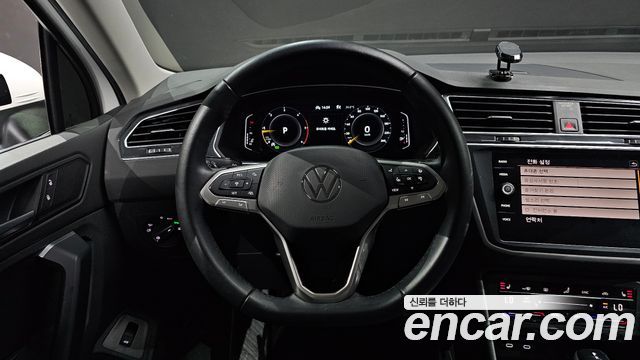 Volkswagen Tiguan 2022 — photo 13