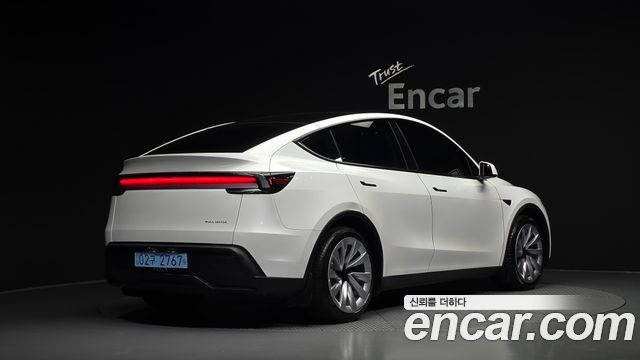 Tesla Model Y 2025 — photo 2