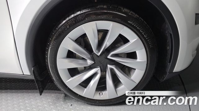 Tesla Model Y 2025 — photo 5