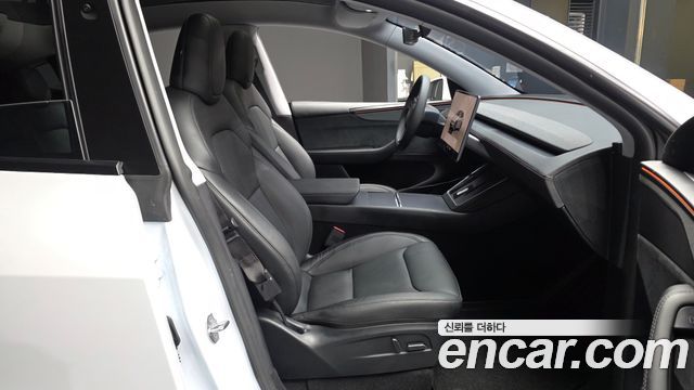 Tesla Model Y 2025 — photo 17