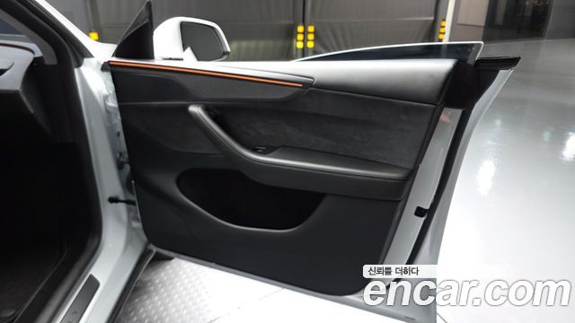 Tesla Model Y 2025 — photo 14