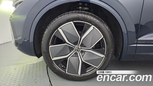 Volkswagen Touareg 2024 — photo 5