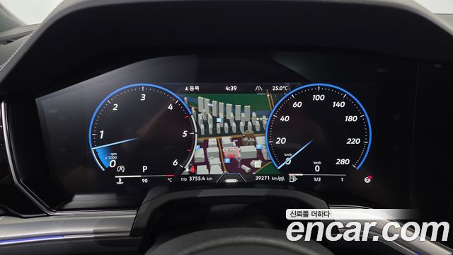 Volkswagen Touareg 2024 — photo 11
