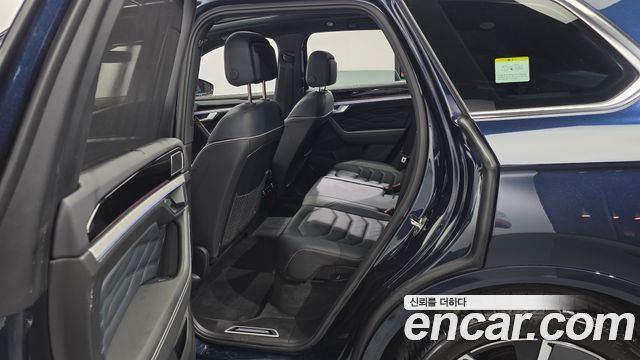 Volkswagen Touareg 2024 — photo 17