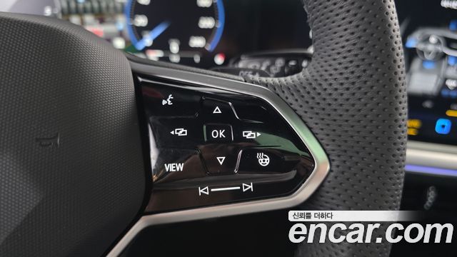 Volkswagen Touareg 2024 — photo 25