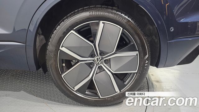 Volkswagen Touareg 2024 — photo 7