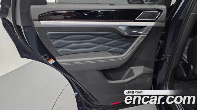 Volkswagen Touareg 2024 — photo 15