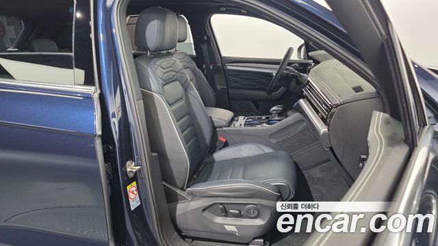 Volkswagen Touareg 2024 — photo 16