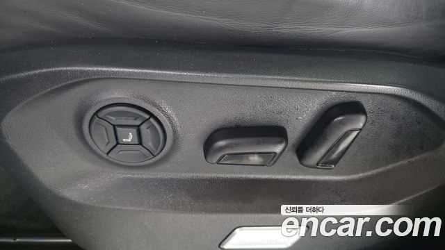 Volkswagen Touareg 2024 — photo 32