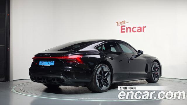 Audi RS e-tron GT 2022 — photo 2