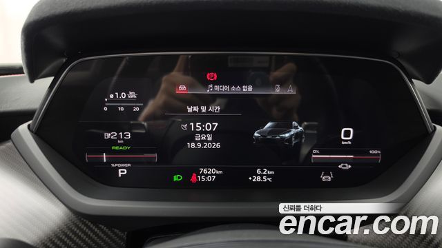Audi RS e-tron GT 2022 — photo 11