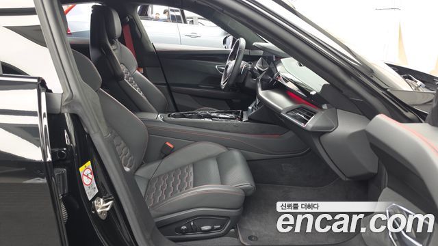 Audi RS e-tron GT 2022 — photo 17