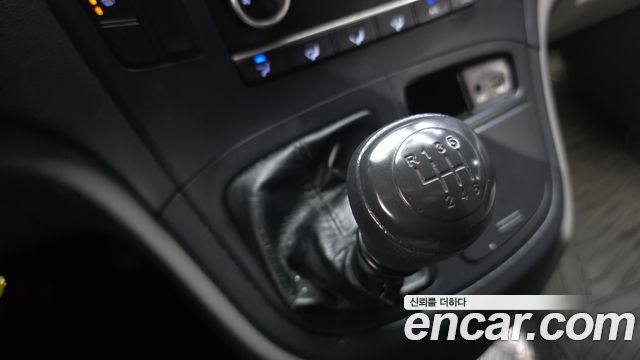 Hyundai Starex 2017 — photo 12