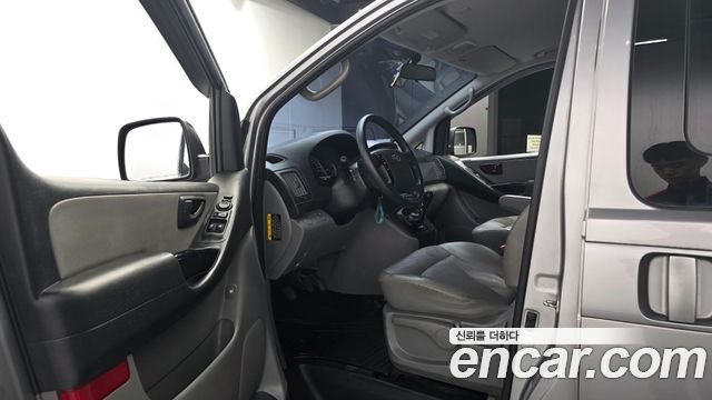 Hyundai Starex 2017 — photo 13
