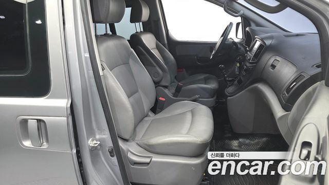 Hyundai Starex 2017 — photo 17