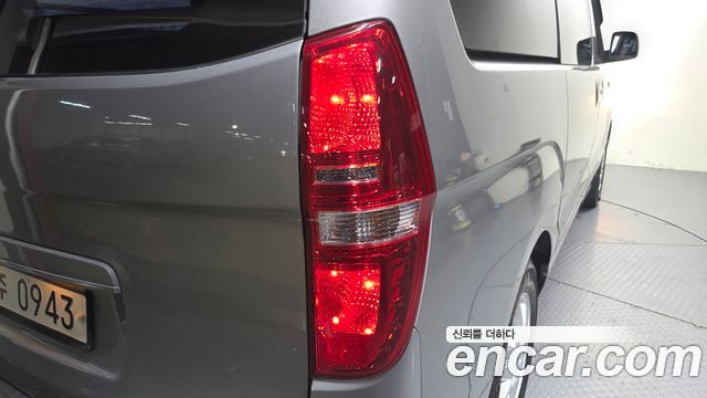 Hyundai Starex 2017 — photo 9