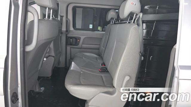 Hyundai Starex 2017 — photo 16