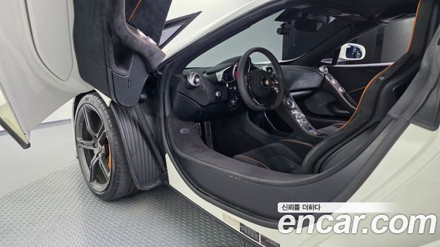 Mclaren 650S 2015 — photo 10