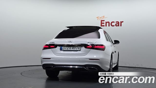 Mercedes-Benz E-Class 2021 — photo 4
