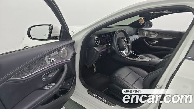 Mercedes-Benz E-Class 2021 — photo 10