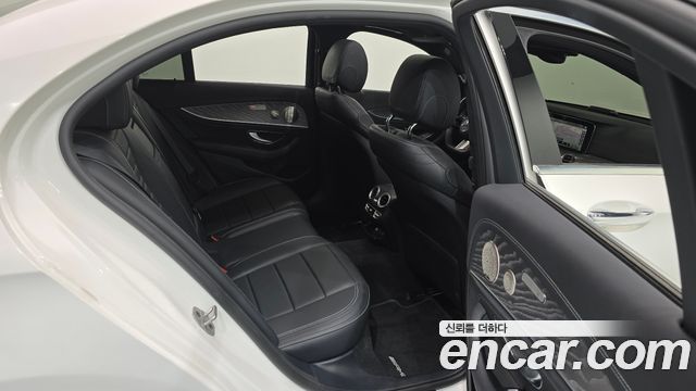 Mercedes-Benz E-Class 2021 — photo 11