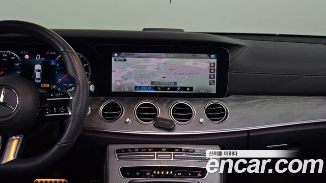 Mercedes-Benz E-Class 2021 — photo 13
