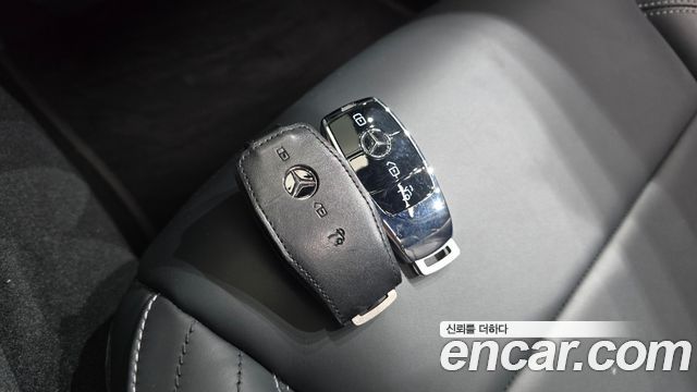 Mercedes-Benz E-Class 2021 — photo 16