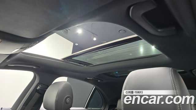 Mercedes-Benz E-Class 2021 — photo 17