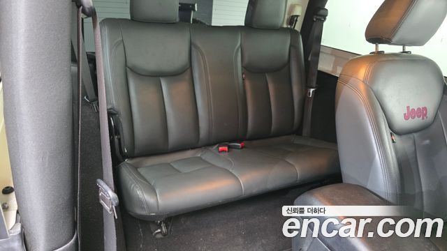 Jeep Wrangler 2017 — photo 12