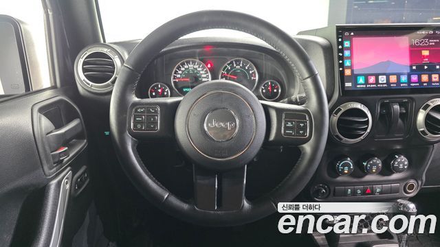 Jeep Wrangler 2017 — photo 13
