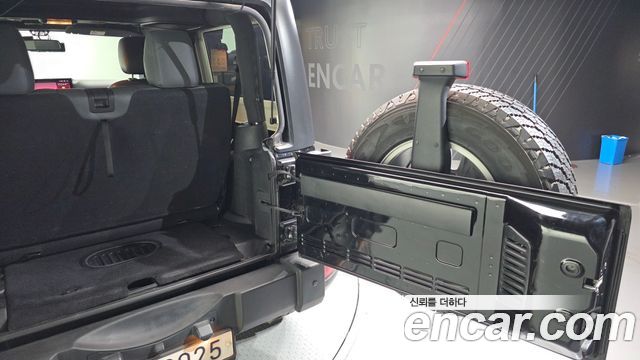 Jeep Wrangler 2017 — photo 19