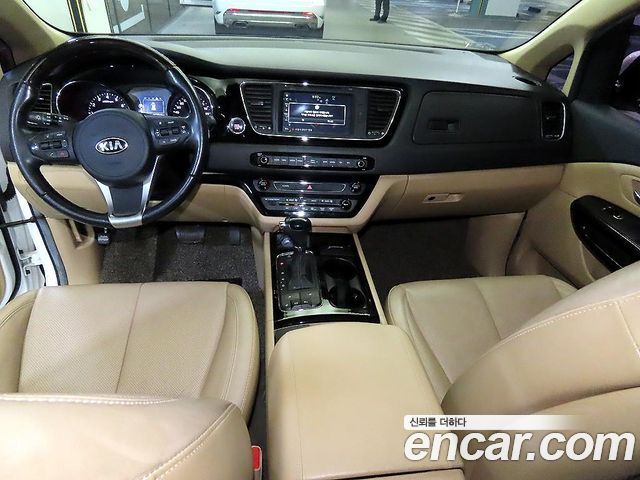 Kia Canival 2016 — photo 10