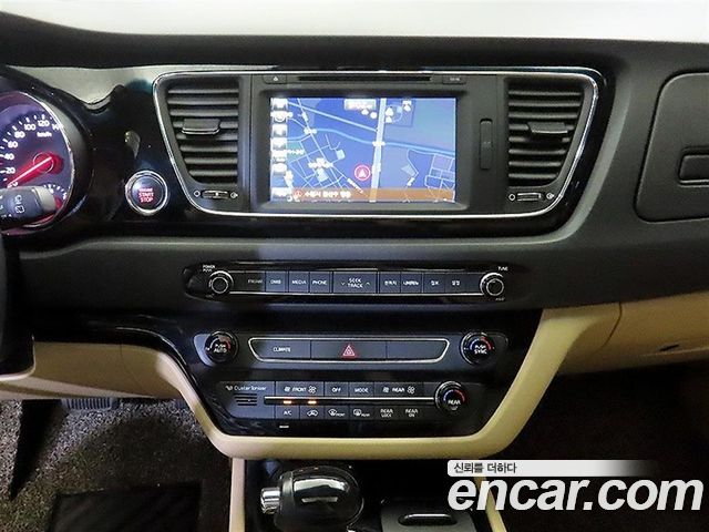 Kia Canival 2016 — photo 11