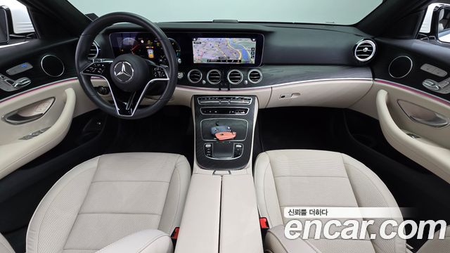 Mercedes-Benz E-Class 2023 — photo 7