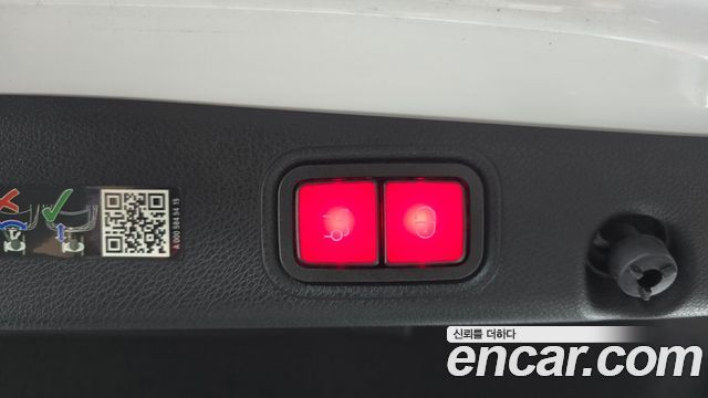 Mercedes-Benz E-Class 2023 — photo 15