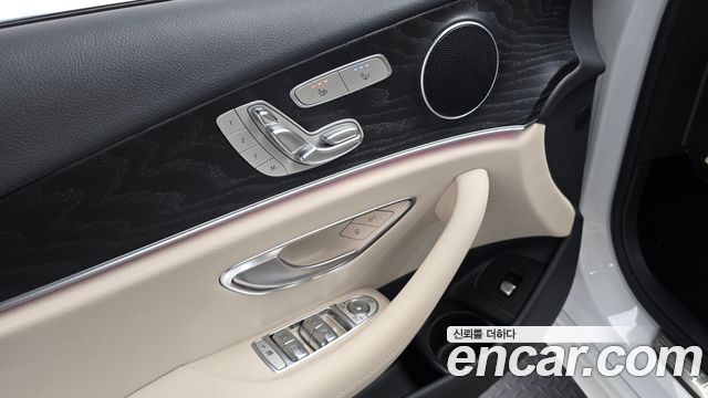 Mercedes-Benz E-Class 2023 — photo 18