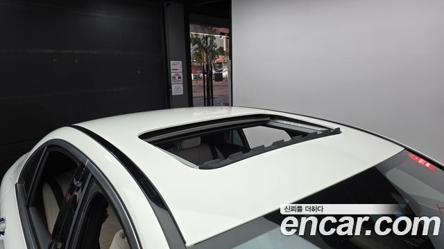 Mercedes-Benz E-Class 2023 — photo 19