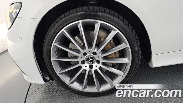 Mercedes-Benz E-Class 2022 — photo 5