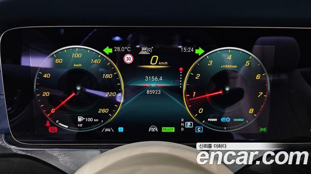 Mercedes-Benz E-Class 2022 — photo 11