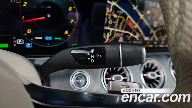 Mercedes-Benz E-Class 2022 — photo 12