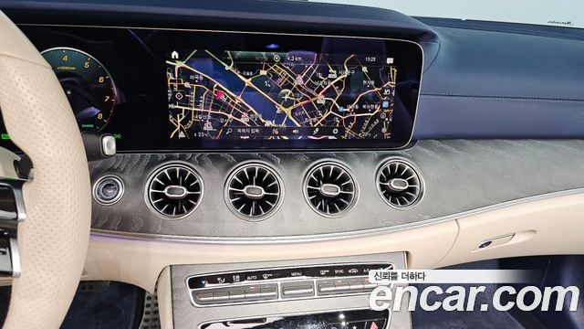 Mercedes-Benz E-Class 2022 — photo 20
