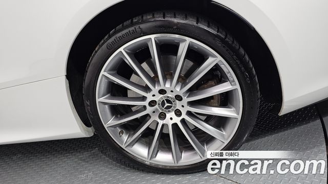 Mercedes-Benz E-Class 2022 — photo 7