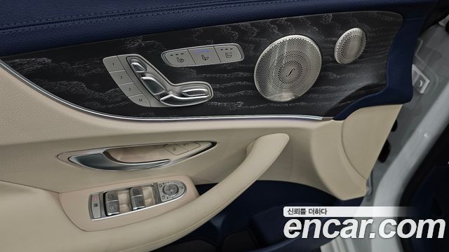 Mercedes-Benz E-Class 2022 — photo 27