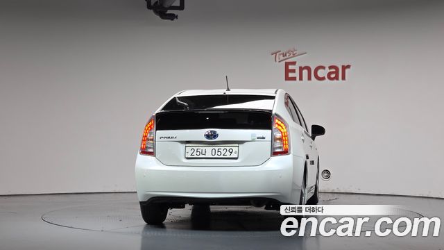 Toyota Prius 2015 — photo 4