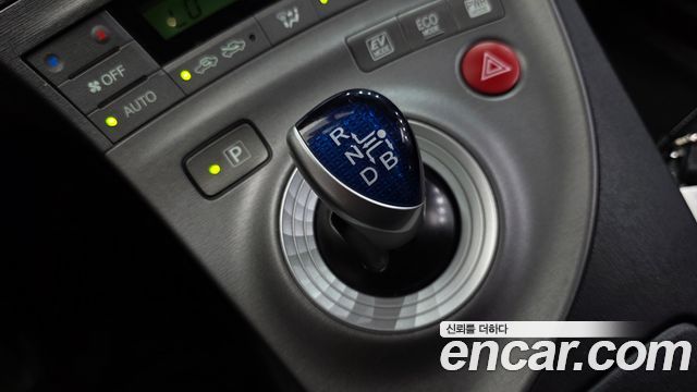 Toyota Prius 2015 — photo 12