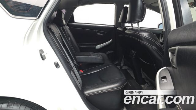 Toyota Prius 2015 — photo 17