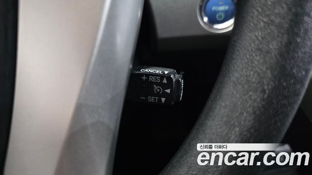 Toyota Prius 2015 — photo 23
