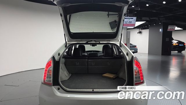 Toyota Prius 2015 — photo 26