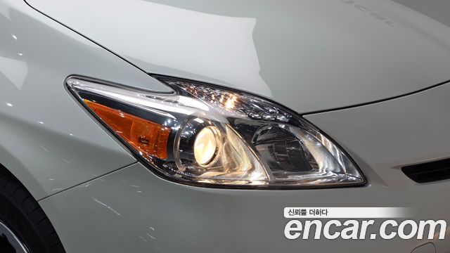 Toyota Prius 2015 — photo 8